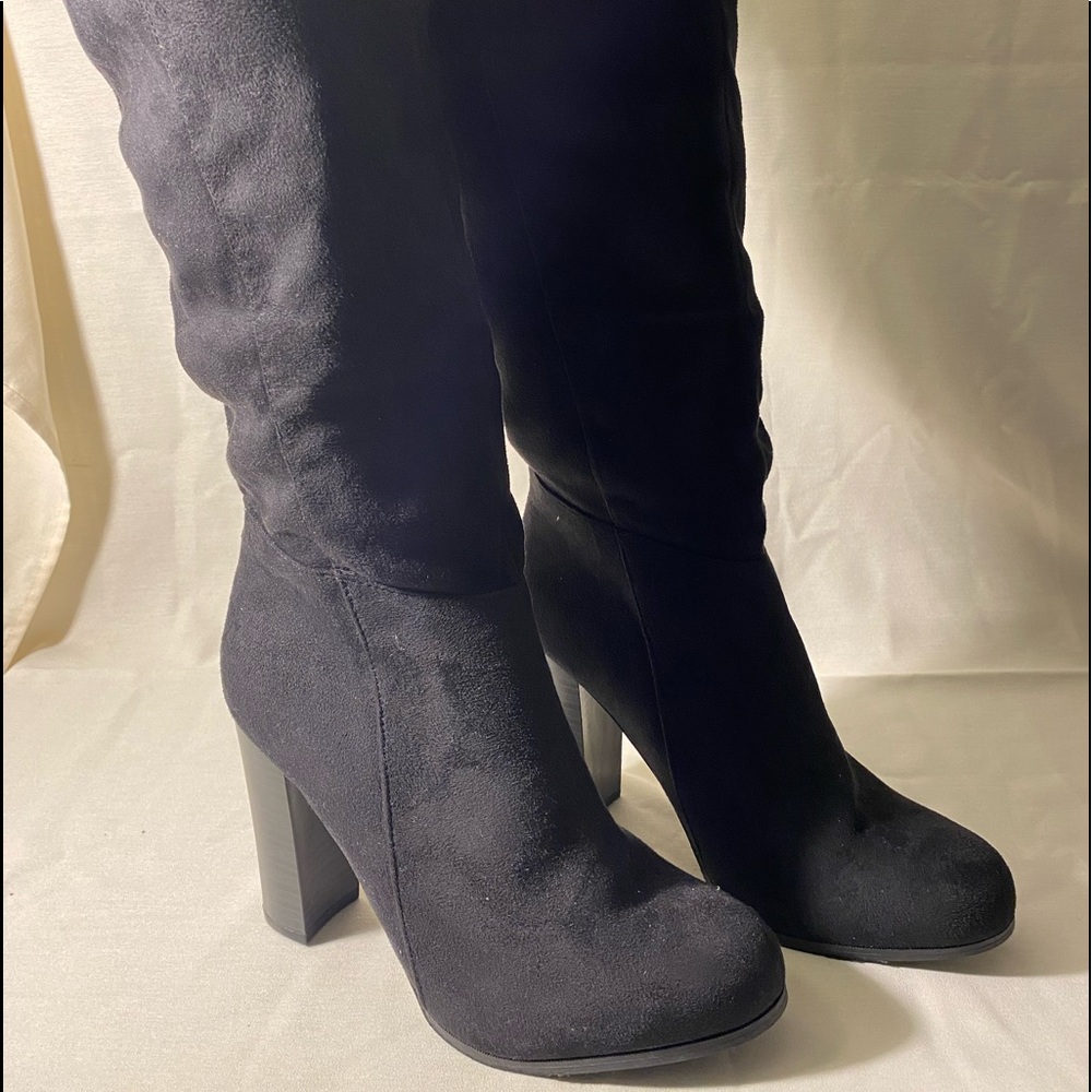 New women’s pull on mid calf boots size 10 fur on inside top rolls down